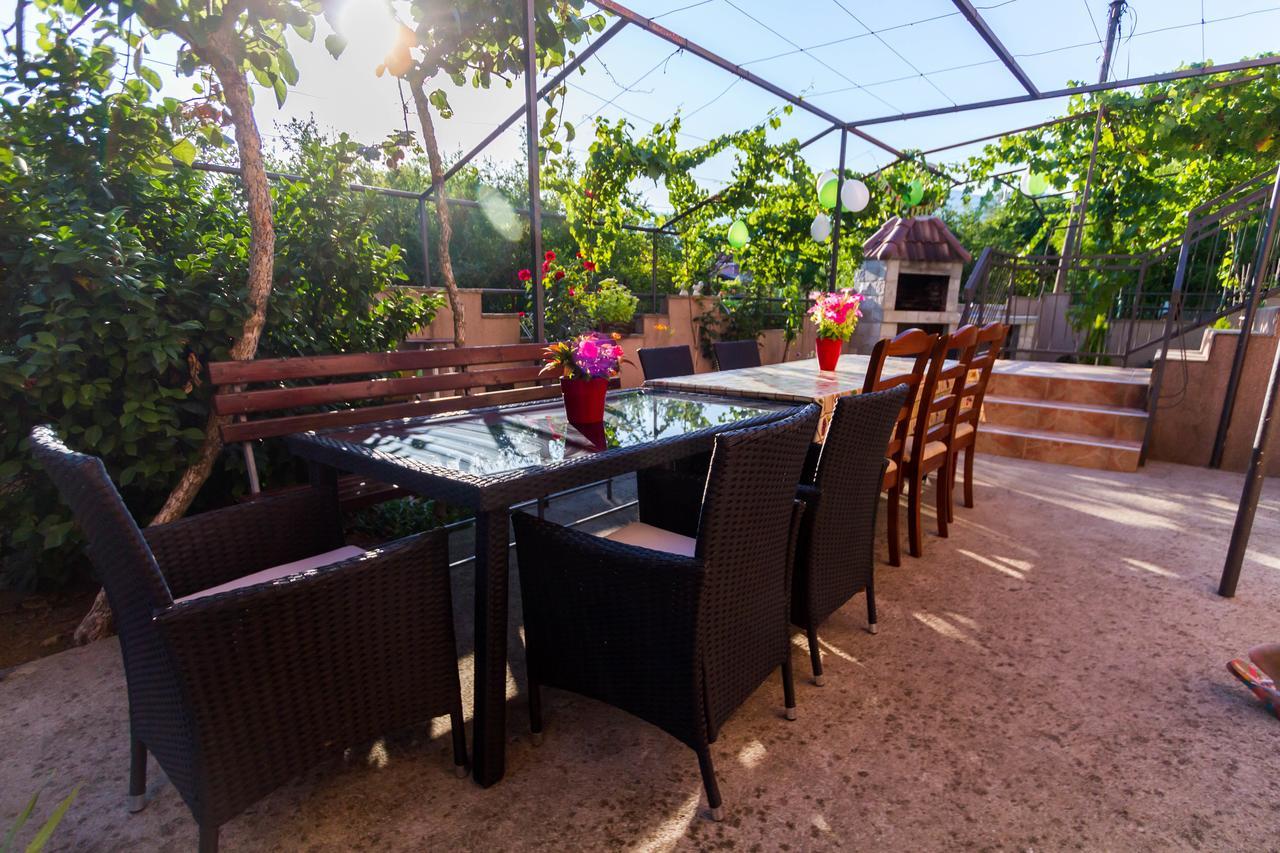 Petkovic Accommodation Тиват Екстер'єр фото