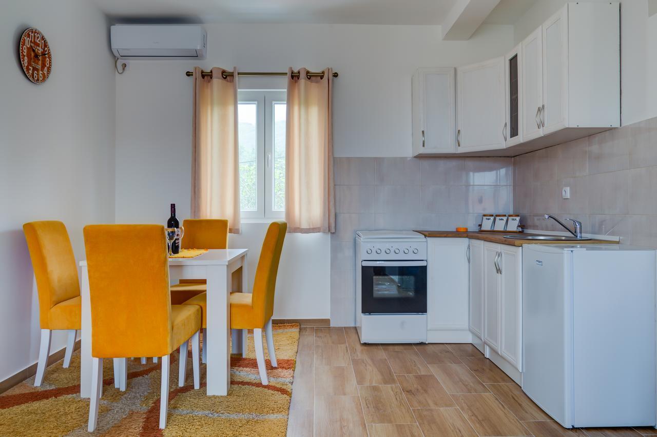 Petkovic Accommodation Тиват Екстер'єр фото