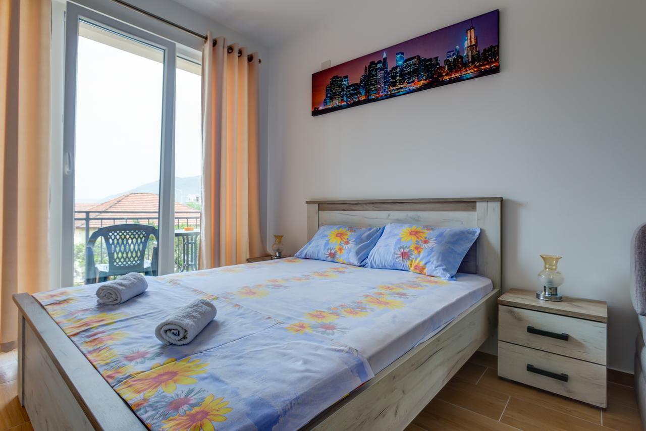 Petkovic Accommodation Тиват Екстер'єр фото